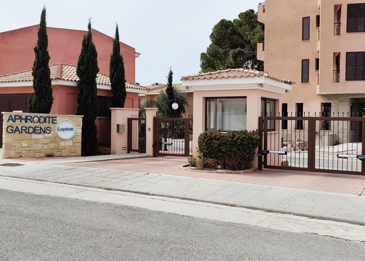 Aphrodite Gardens Holiday With Shared Pool Apartment